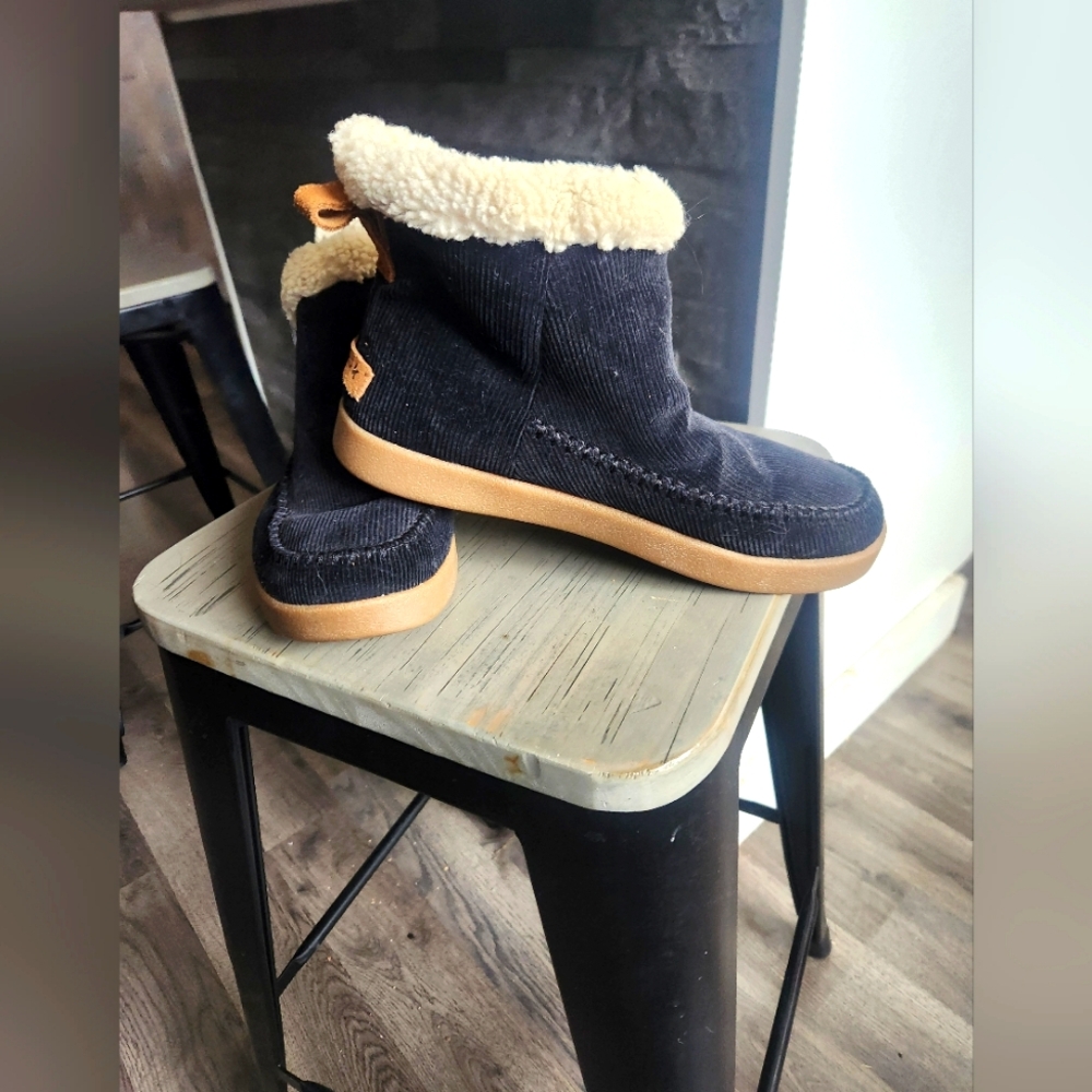 Sanuk booties
